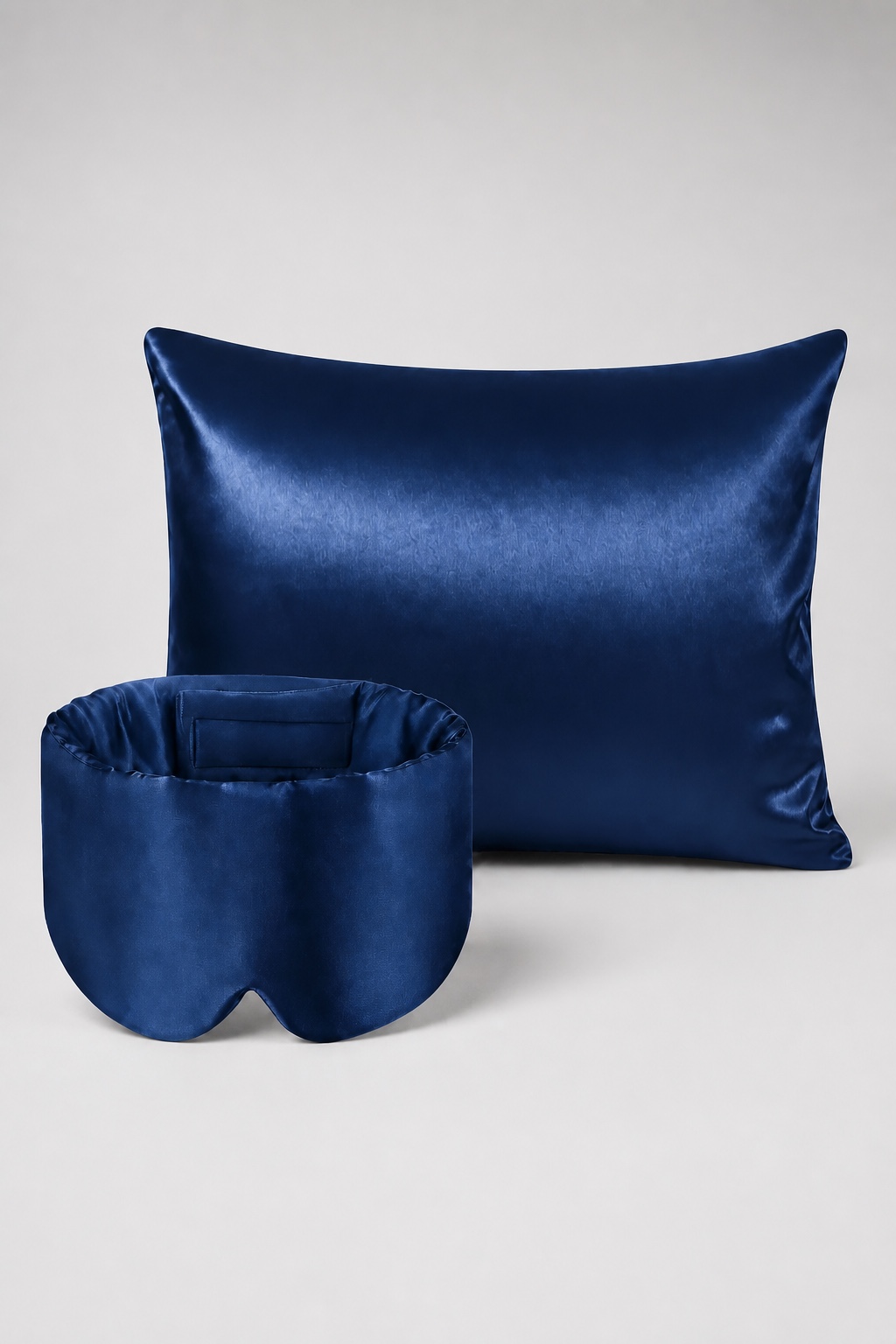 Masque de nuit et taie d’oreiller Olesik en soie, coloris Marine