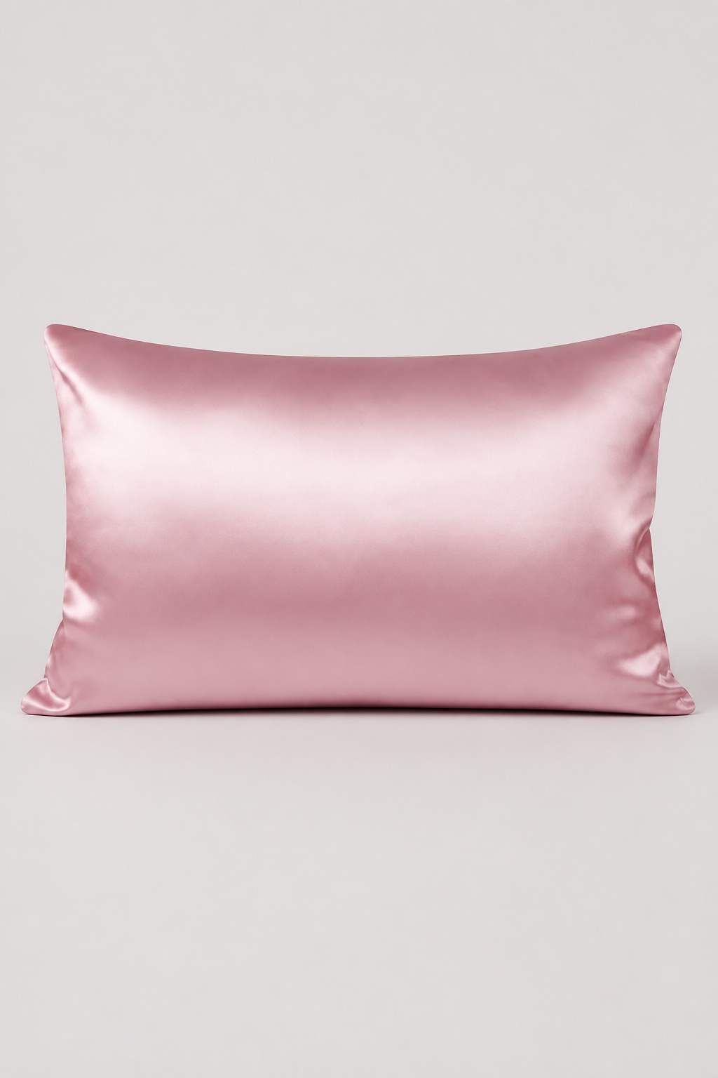 Taie d’oreiller Olesik en soie, coloris Rose, vue de face